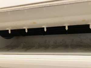 沖縄市諸見里エアコン清掃